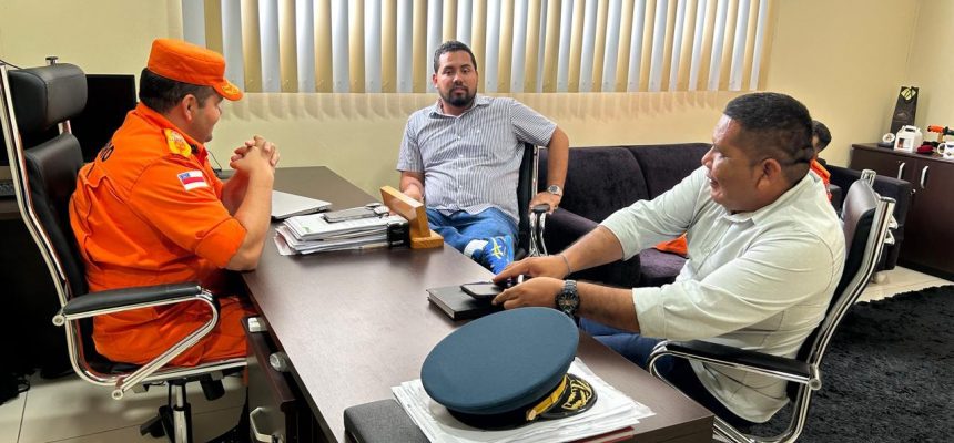 O Corpo de Bombeiros Militar do Amazonas (CBMAM) e a Prefeitura de Boa Vista do Ramos se reuniram, na última quinta-feira (20), para ajustar ações para a implantação de uma base da corporação na cidade. A integração entre a instituição e o executivo municipal é fundamental para efetivar a implantação dos Grupamentos de Combate a Incêndio e Proteção Civil (GCIP).
