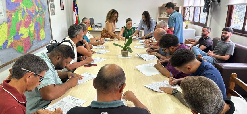 O Governo do Amazonas, por meio da Agência de Desenvolvimento Sustentável (ADS), iniciou, nesta quarta-feira (30/04), a primeira etapa de assinatura de contratos dos credenciados no Programa de Regionalização do Mobiliário Escolar (Promove). Nesta primeira fase, são 44 contratos assinados para o fornecimento de mobiliários escolares direcionados às unidades da rede estadual de ensino, neste ano.