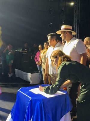 O Governo do Amazonas, por meio da Secretaria de Estado das Cidades e Territórios (Sect) e a Prefeitura de Boa Vista do Ramos assinaram, na sexta-feira (09/05), o Termo de Doação e Regularização Fundiária da área destinada à construção do aeroporto do município.