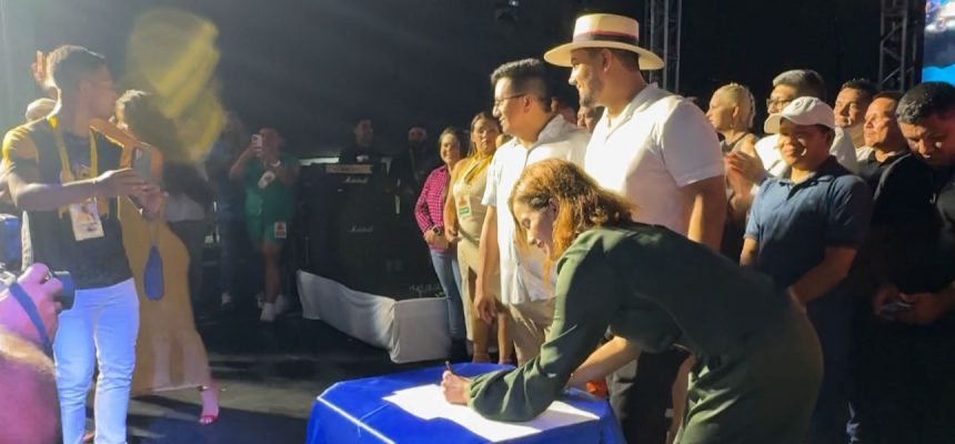 O Governo do Amazonas, por meio da Secretaria de Estado das Cidades e Territórios (Sect) e a Prefeitura de Boa Vista do Ramos assinaram, na sexta-feira (09/05), o Termo de Doação e Regularização Fundiária da área destinada à construção do aeroporto do município.